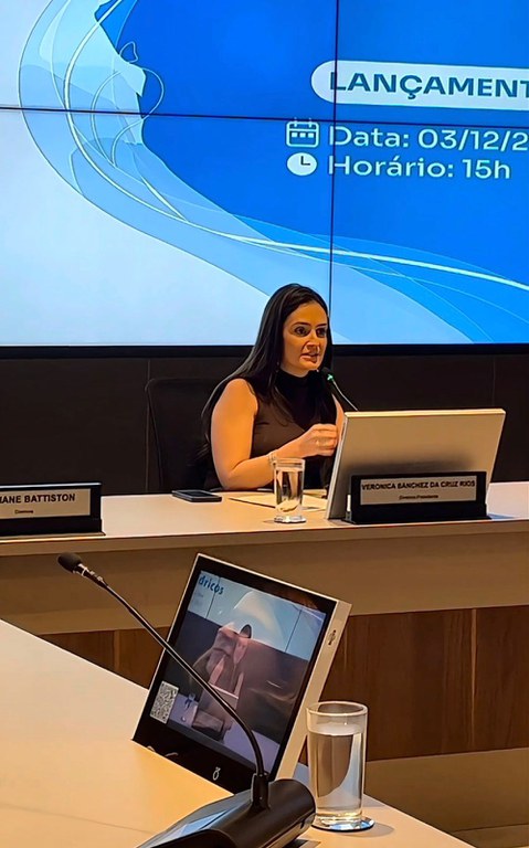 Diretora-presidente da ANA, Veronica Sánchez, participa do lançamento do relatório Conjuntura