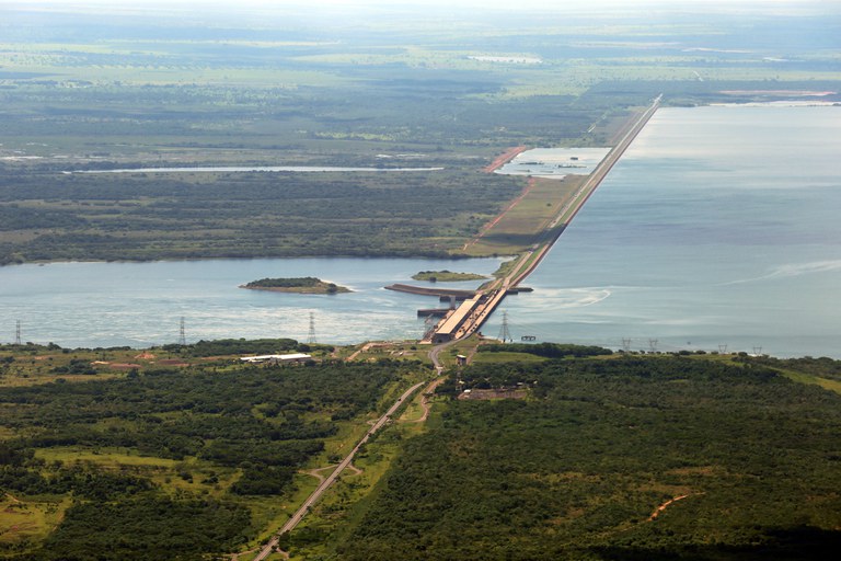 Barragem da usina hidrelétrica Porto Primavera (MS/SP) no rio Paraná