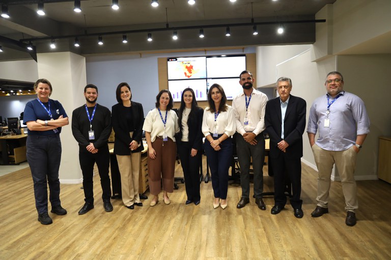 Diretora-´presidente da ANA, Veronica Rios (centro), em visita à SP Águas em São Paulo (SP)