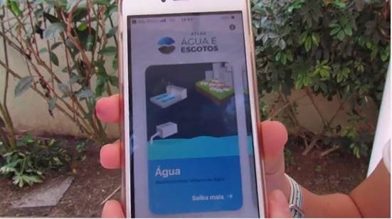 Meninas divulgam o app Água e Esgotos