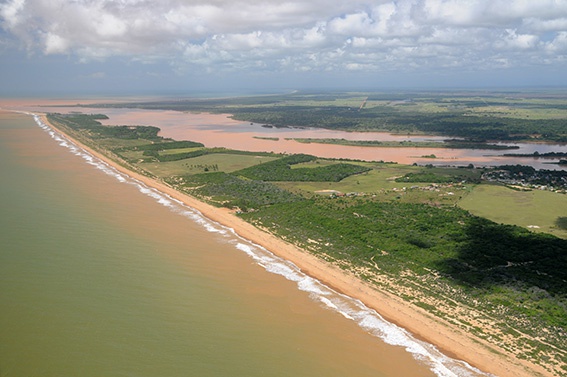 Foz do rio Doce em Regência (ES)