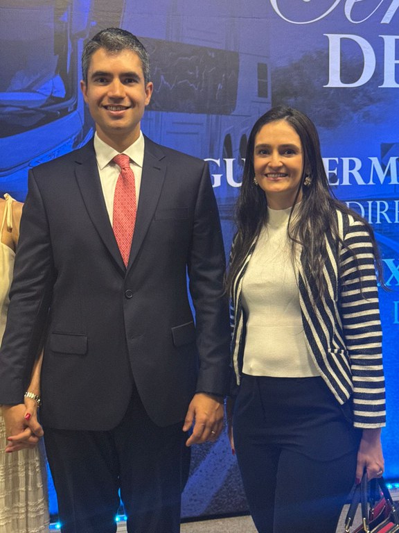 Diretora-presidente da ANA, Veronica Sánchez da Cruz Rios, ao lado do novo diretor-geral da ANTT, Guilherme Theo Sampaio
