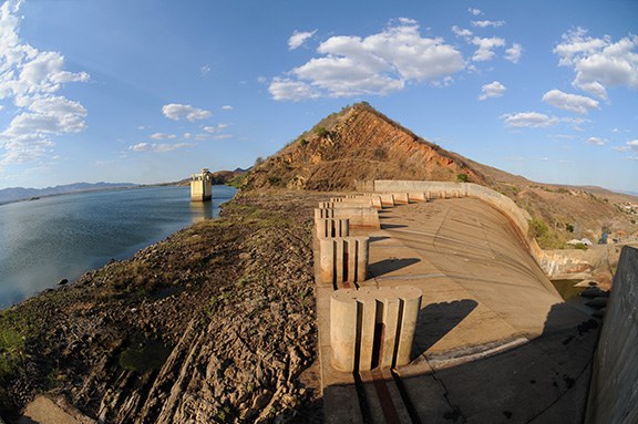 Vertedouro do açude Orós (CE)