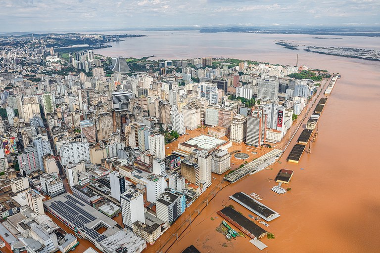 Região do Cais Mauá alagada em Porto Alegre (RS) durante as enchentes de 2024