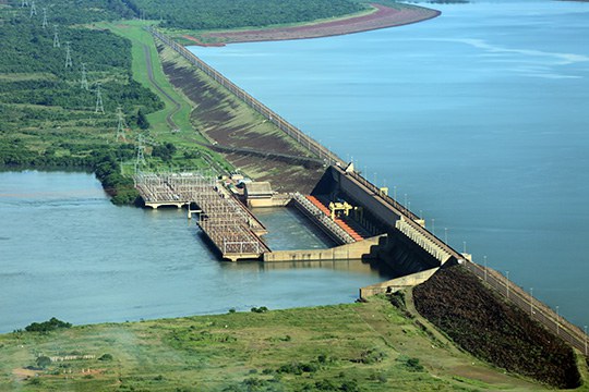 Hidrelétrica Ilha Solteira (MS/SP) no rio Paraná