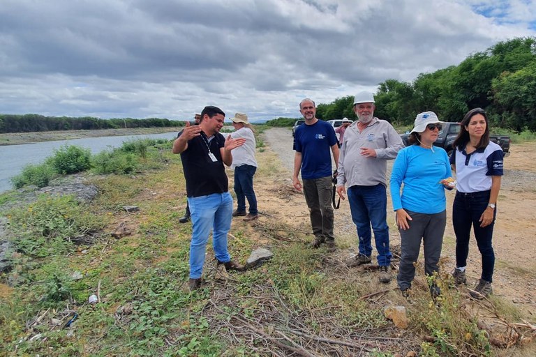 Equipe da ANA conhece o canal que leva as águas do rio São Francisco ao Eixo Norte da transposição