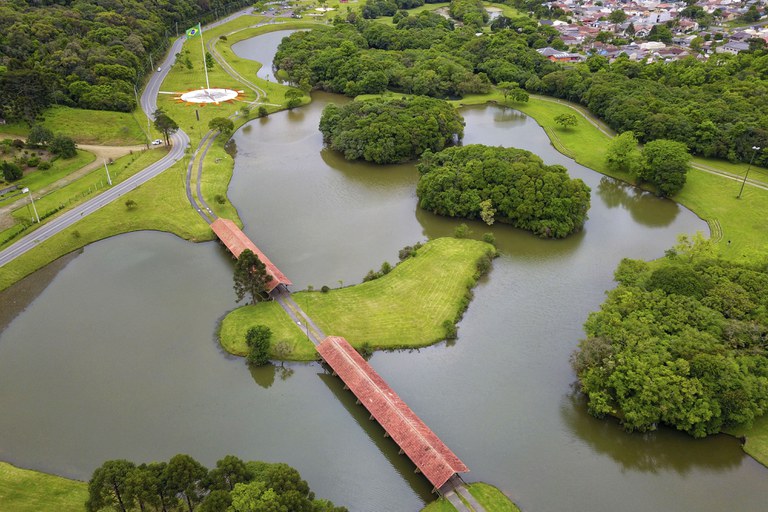 Infraestrutura verde utilizada para amortecimento de chuvas intensa no Parque Tingui em Curitiba (PR)