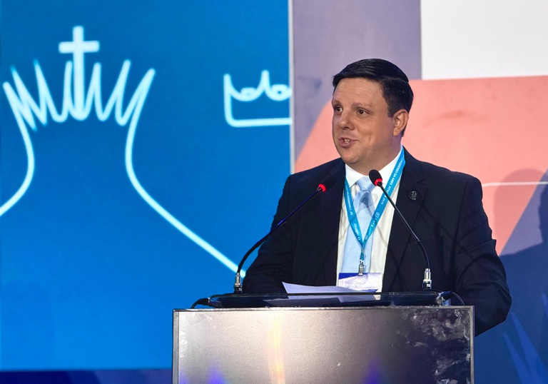 Presidente da Associação Brasileira de Engenharia Sanitária e Ambiental (ABES), Marcel Sanches, discursa na abertura do 33º Congresso Brasileiro de Engenharia Sanitária e Ambiental