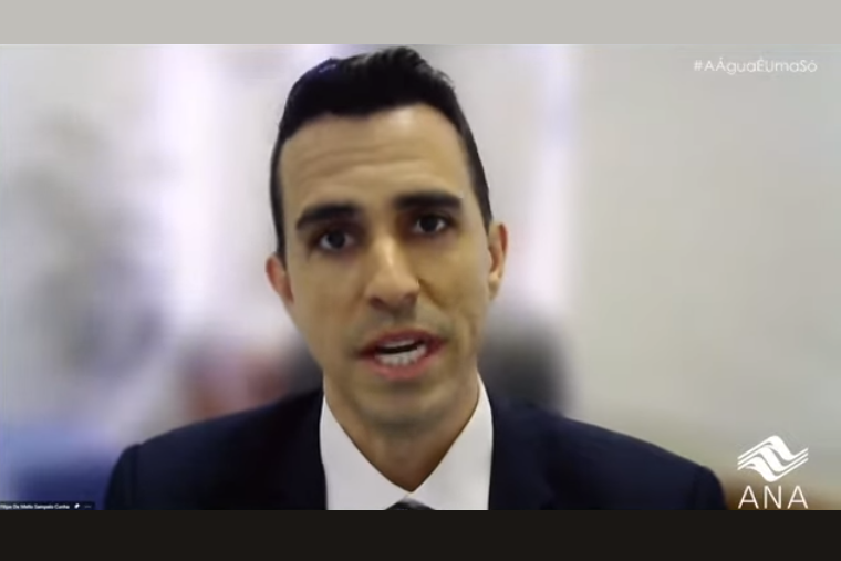 Diretor Filipe Sampaio discursa na abertura do webinário