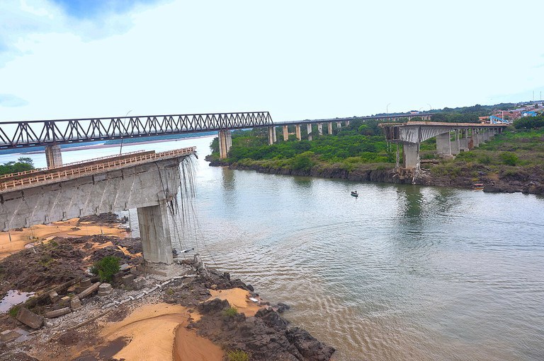 Ponte Juscelino Kubitschek de Oliveira após desabamento e rio Tocantins (TO/MA)