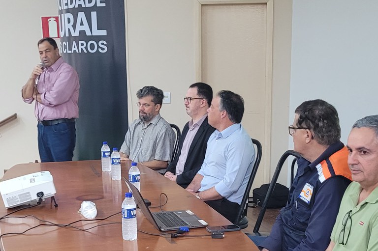 Coordenador de Águas Subterrâneas da ANA, Fernando Roberto de Oliveira (à esq.), discursa na abertura do evento em Montes Claros (MG)