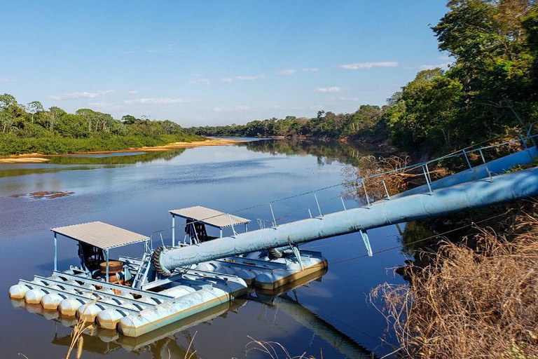 Instalação da estação piloto em ponto de captação no rio Javaés