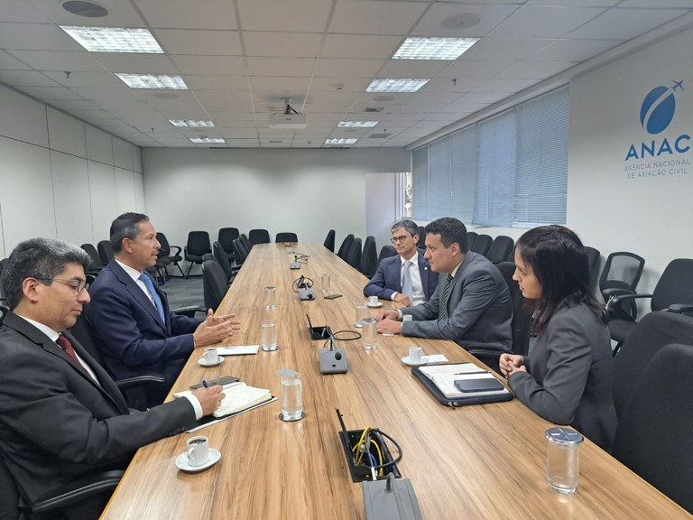 Embaixador do Peru é recebido pela ANAC.