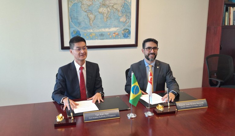 Brasil e Singapura assinam memorando de intenções sobre mobilidade aérea avançada 