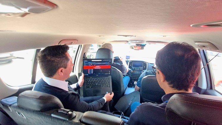 Em campo, as equipes realizaram simulações com equipamentos apreendidos, treinando a identificação e neutralização das estações clandestinas