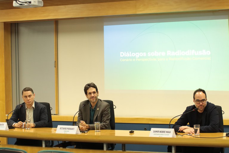 Diálogos sobre radiodifusão.JPG