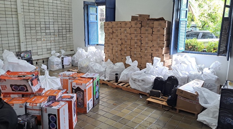 imagem mostra produtos apreendidos pela Anatel em Maceió