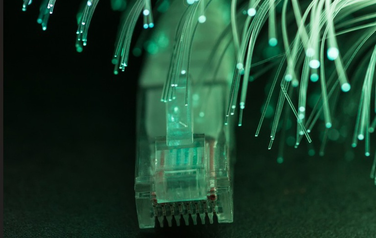 CAbo de ficbra óptica verde