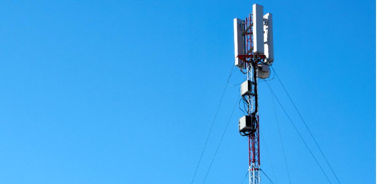 Torre e antenas de telecomunicações
