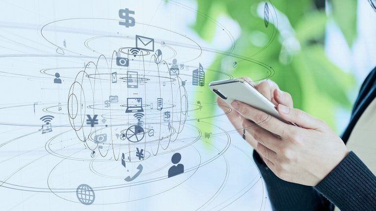 Conceito de rede de comunicação móvel. IoT (Internet das Coisas). Telecomunicações.