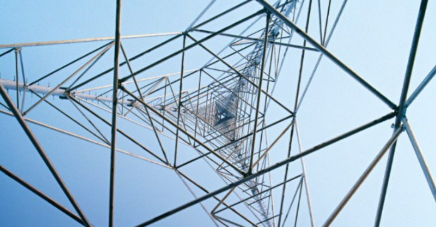 Estrutura de uma torre de radiodifusão a partir de sua área interna