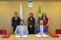 Anatel (Brasil) e CRA (Catar) assinam memorando para desenvolvimento da gestão de espectro radioelétrico