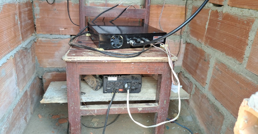 Equipamentos relacionados à rádio clandestina, apreendidos na Região Norte de Minas Gerais (24/2/2026)