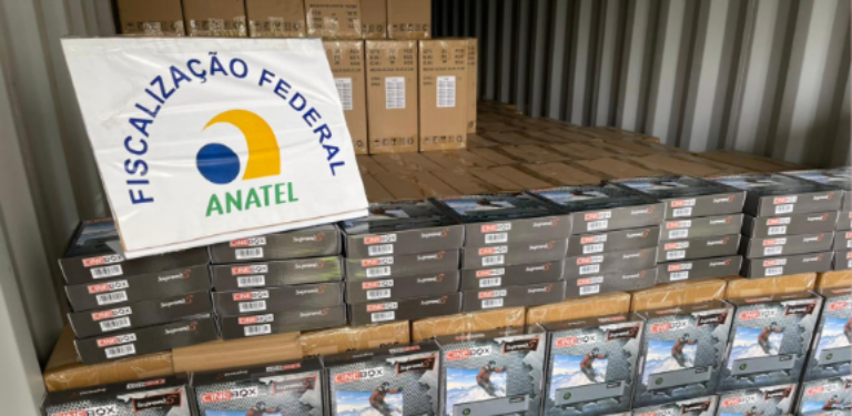 TV Boxes irregulares apreendidas em fiscalização no Porto de Santos em 3/8/2021