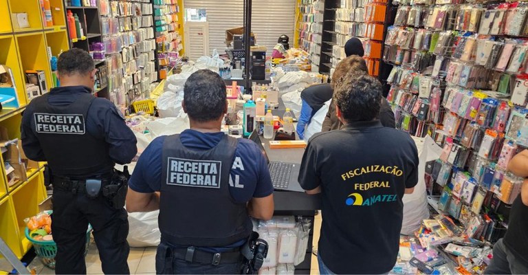 Fiscais da Anatel em operação na cidade de Sobral (CE), 12/6/2025
