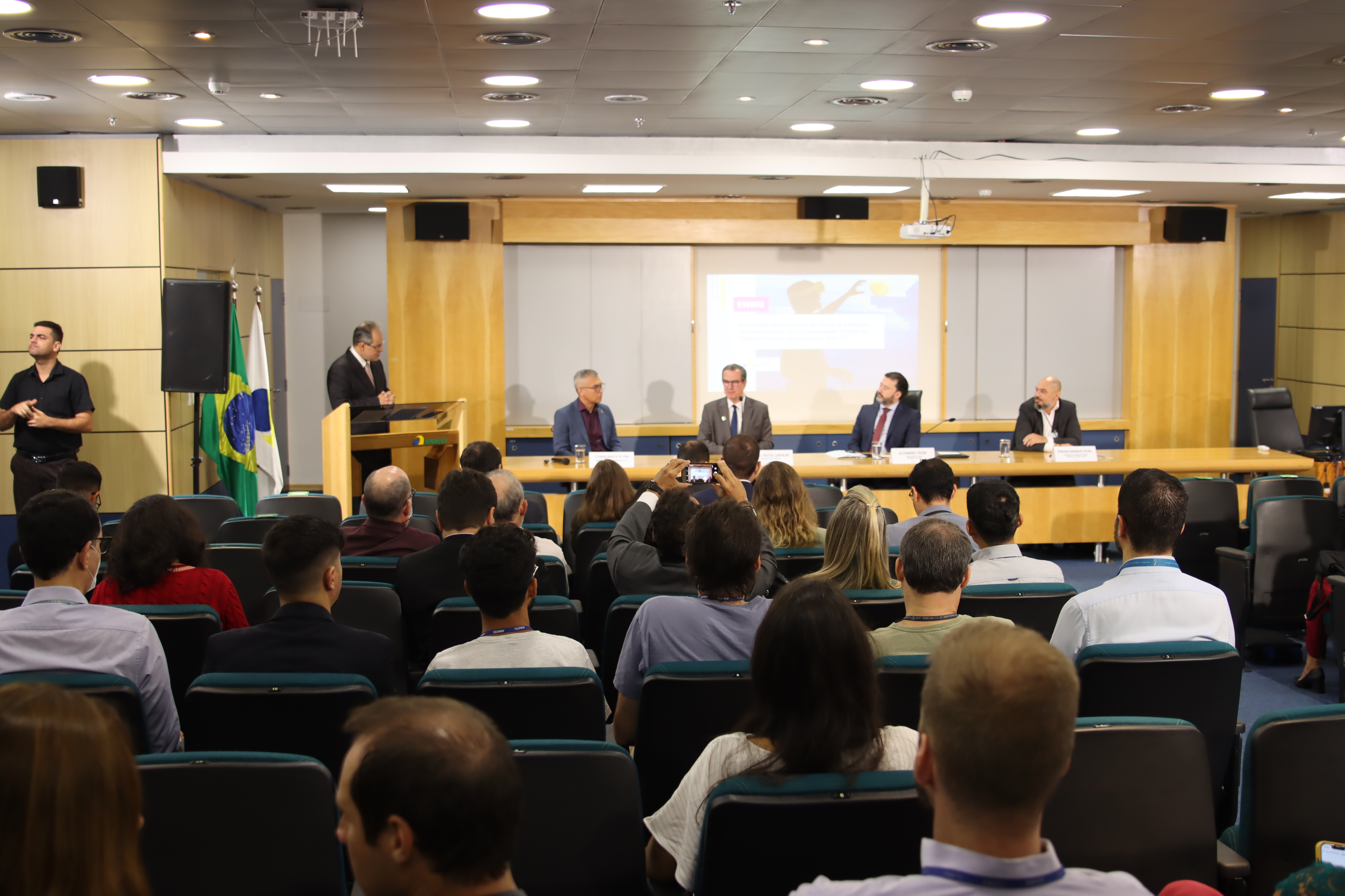 foto evento TED com UFG.JPG