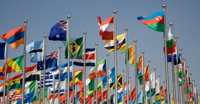 Bandeiras do Brasil e de diversos países