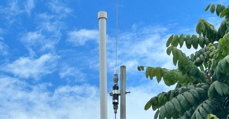 Antena da Estação Transportável de Radiovideometria (ETR) na Floresta Nacional de Roraima (Flona-RR), 10/07/2025
