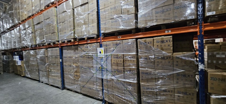 Imahem mostra caixas de cabos lacradas pela Anatel