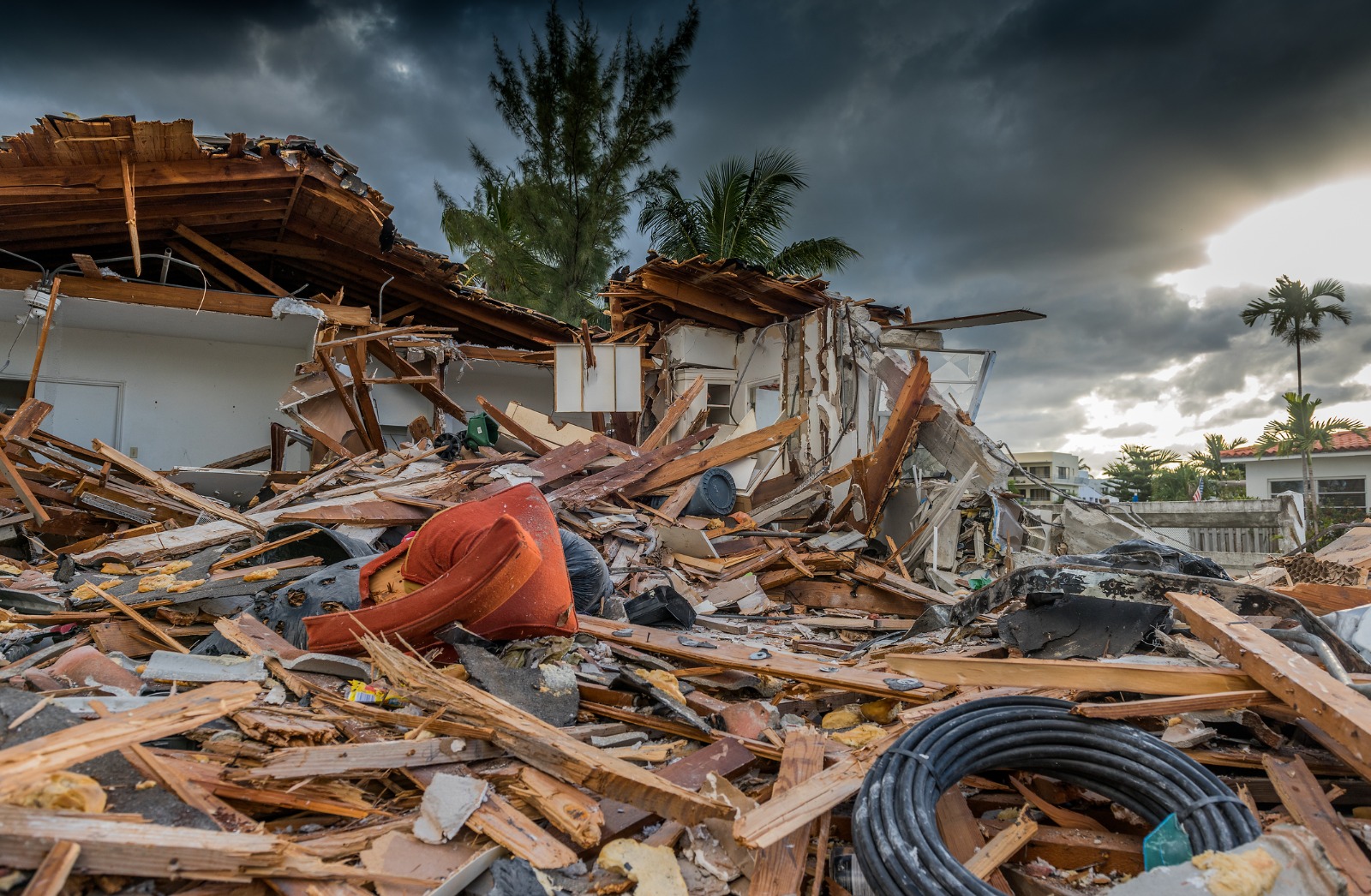 destruição por tornado, ventos.jpg