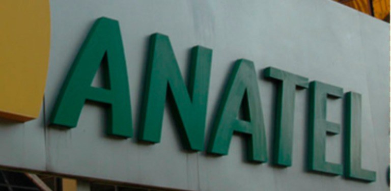 Letreiro Anatel na entrada do complexo sede da Agência em Brasília