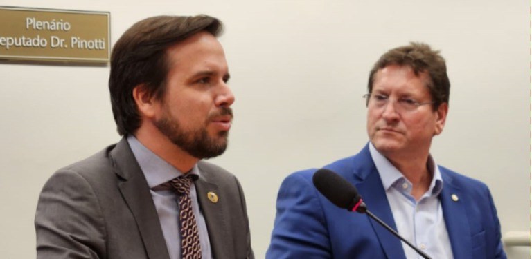 Presidente da Anatel, Carlos Baigorri, e o secretário de Comunicação da Câmara, deputado Jilmar Tatto (PT/SP), no “Seminário TV Câmara 25 anos: o futuro da televisão”, quinta-feira (24/8/2023)