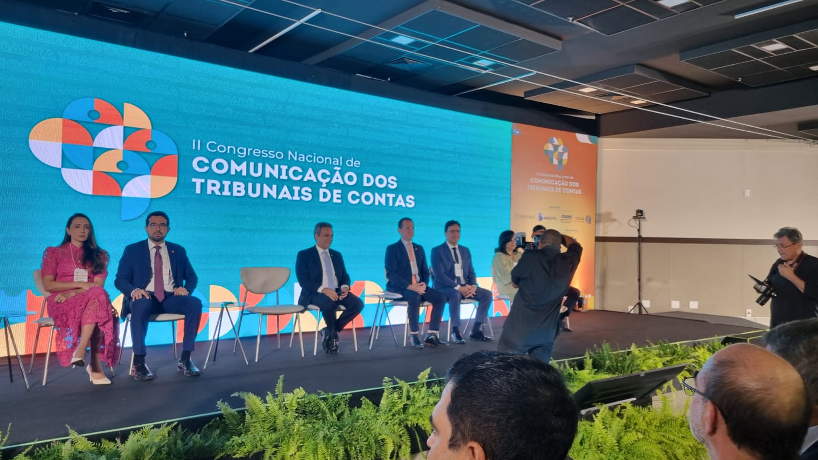 participantes sentados abertura evento TC no ES.jpeg