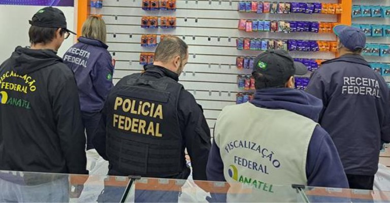 Fiscais da Anatel e agentes da Polícia Federal e Receita Federal em operação em Pelotas (RS), 08/07/2025