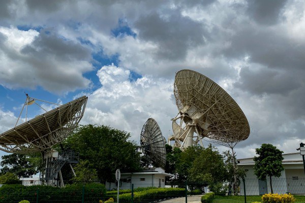 Uma das finalidades do GAISPI é fiscalizar a migração da recepção do sinal de televisão aberta e gratuita por meio de antenas parabólicas da banda C satelital para a banda Ku.