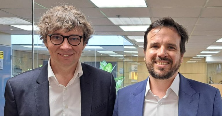 Na imagem, Tomas Lamanauskas, vice-secretário-geral da União Internacional de Telecomunicações (à esquerda), e Carlos Baigorri, presidente da Agência Nacional de Telecomunicações (à direita).