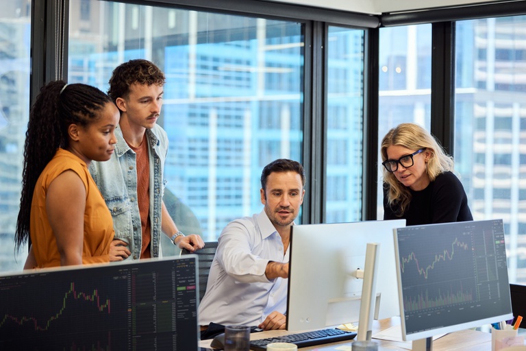 Pessoas no computador.jpeg