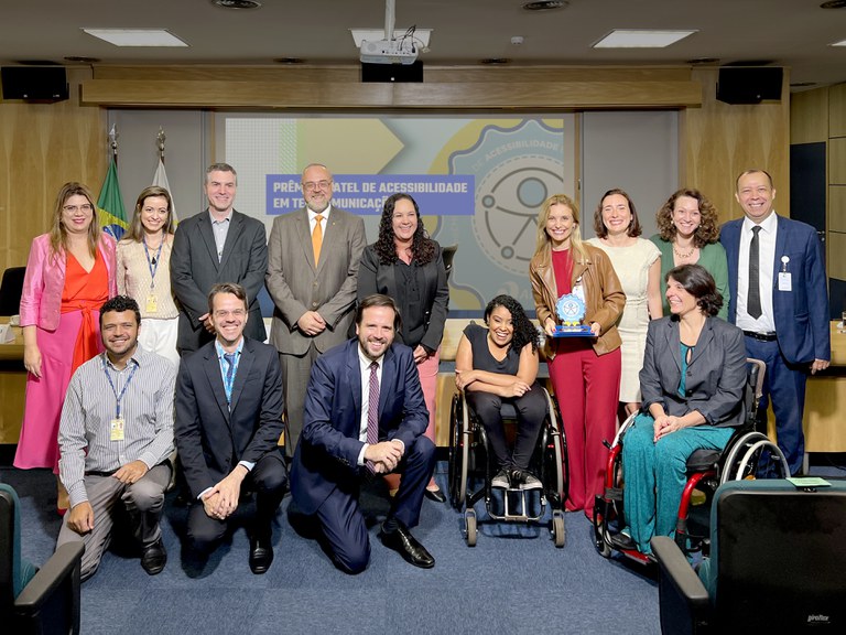 Foto entrega Prêmio Anatel de Acessibilidade 2023