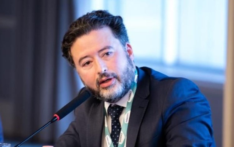 Conselheiro diretor Alexandre Freire