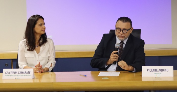Superintendente de Relações com Consumidores, Cristiana Camarate, e conselheiro da Agência Nacional de Telecomunicações, Vicente Aquino