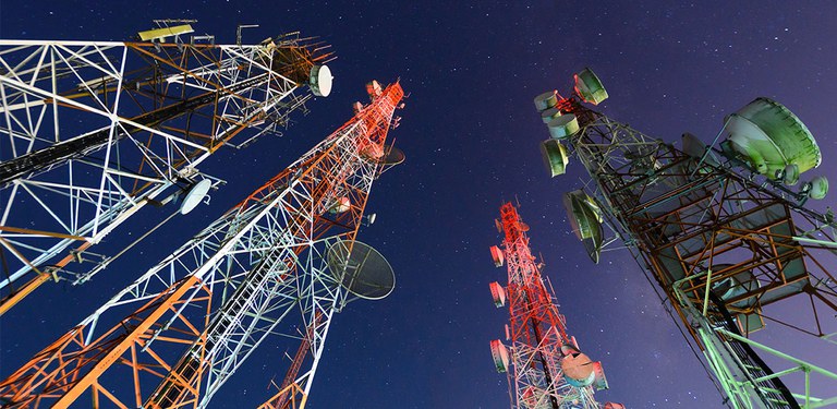 Torres e antenas de telecomunicações