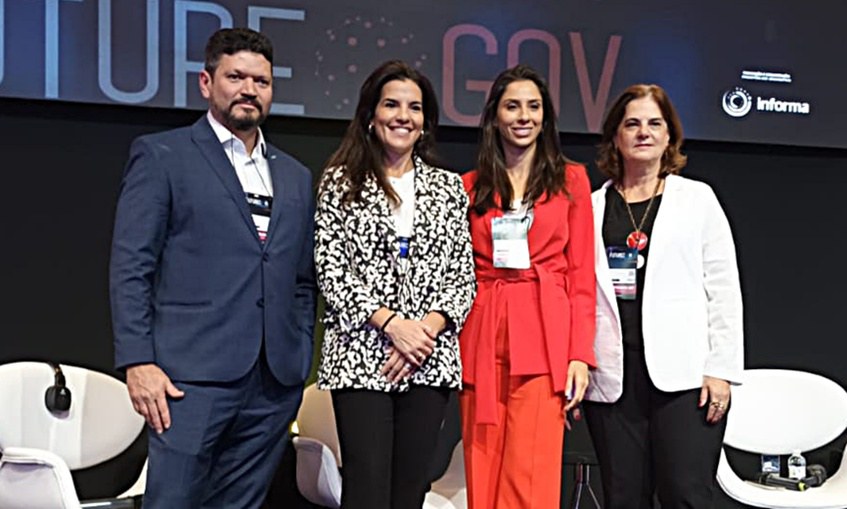 Gerente Irani Cardoso (primeira à direita)