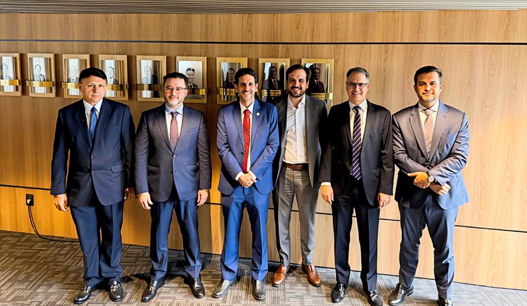 Ex-consleheiro Vicente Aquino, conselheiros Alexandre Freire e Octavio Pieranto, presidente Carlos Baigorri, ex-conselheiro Artur Coimbra, e conselheiro Edson Holanda