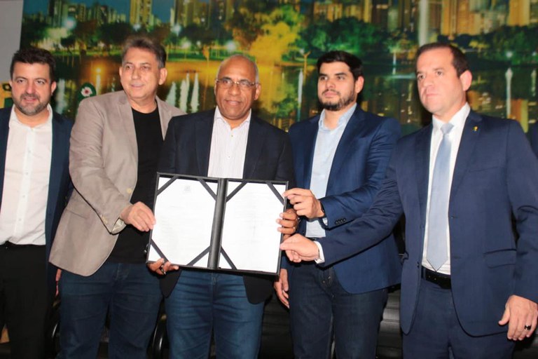 Anatel e Prefeitura de Goiânia apresentam Lei de Antenas sancionada pelo município