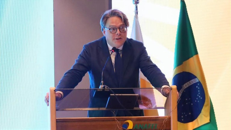 Professor alemão Ino Augsberg, da Universidade de Kiel, apresentou a conferência “Direito Administrativo Informacional”.