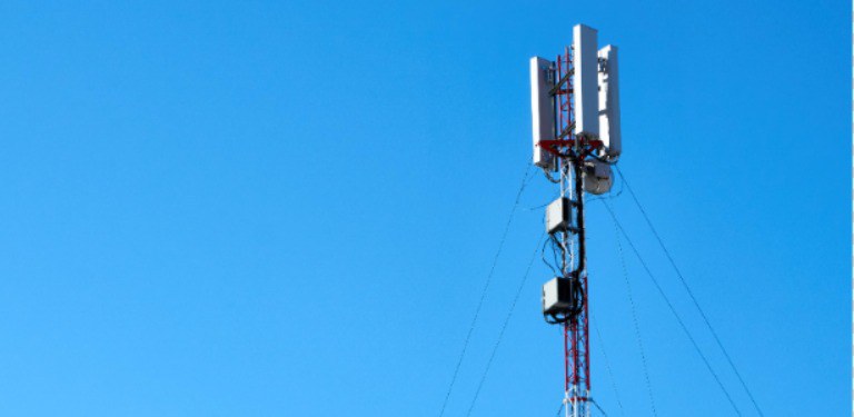 Torre e antena de telecomunicações